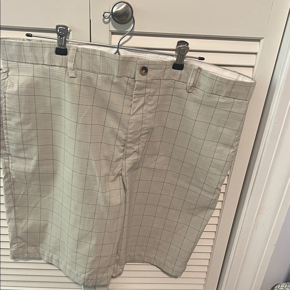 Greg Norman Collection Beige Checkered Shorts